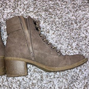—Size 9M G by Guess Tan/Khaki/light Brown Boots
